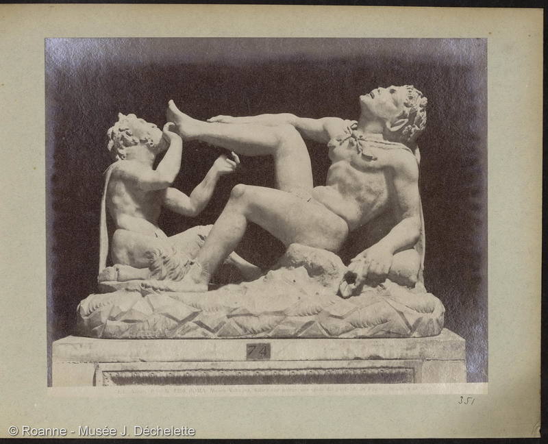 ROMA - Museo Vaticano. Satiro che estrae una spina dal piede di un Fauno. (Scultura antica.)