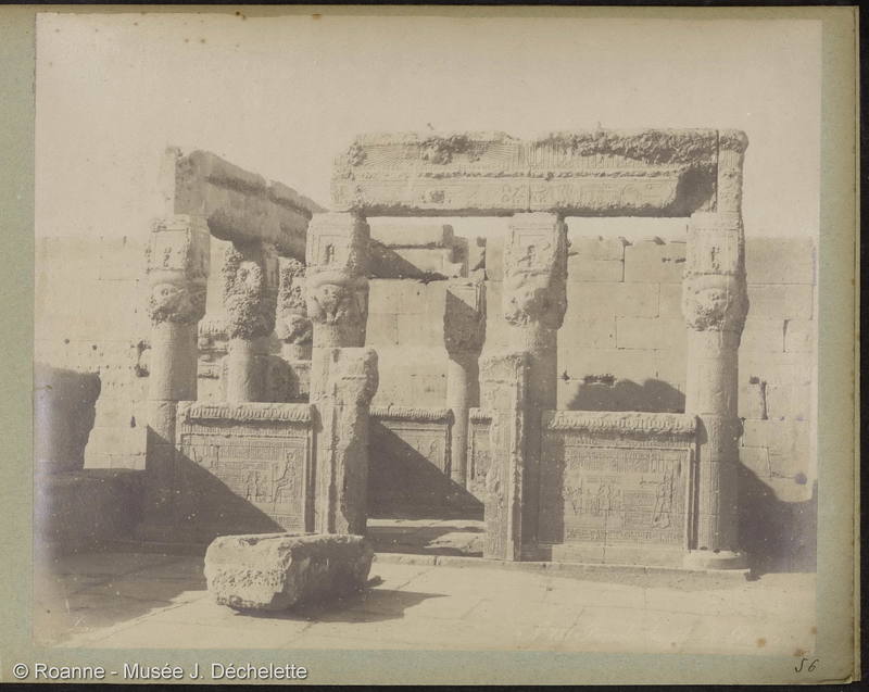 Façade temple de Denderah
