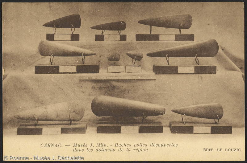 Carnac - Musée J. Miln - Haches polies découvertes dans les dolmens de la région