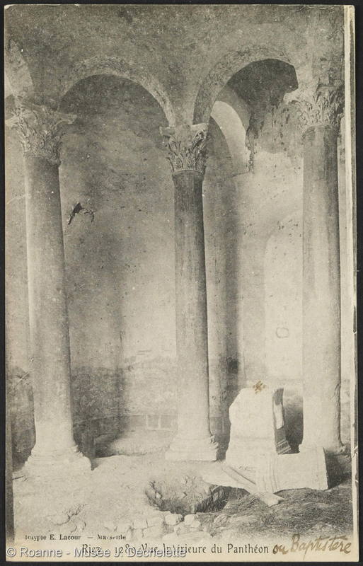 Riez - Vue intérieure du Panthéon