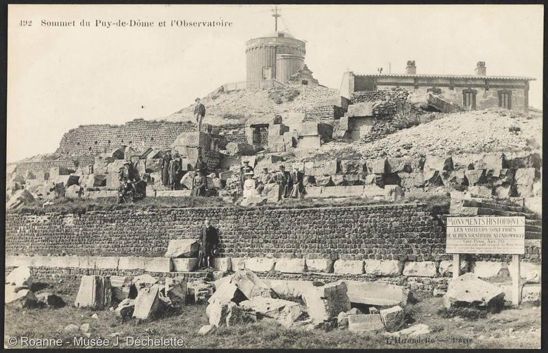 Sommet du Puy-de-Dôme et l'Observatoire
