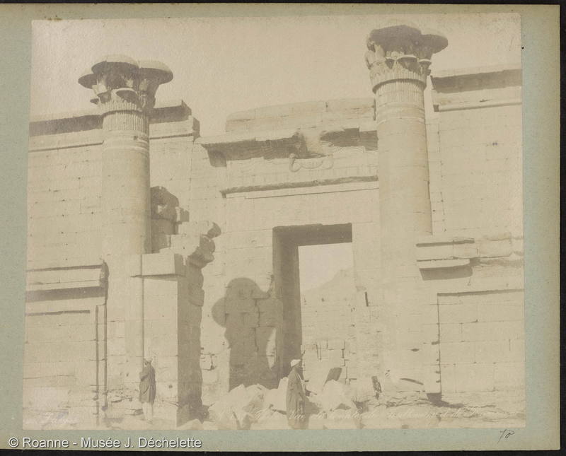 Thèbes Vue de temple de Touthmes II et de Ramses III