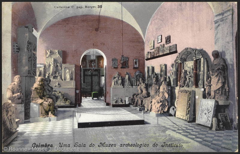 Coimbra - Uma Saia do Muzeu archeologico do Instituto [Une salle du musée archéologique de l'Institut]