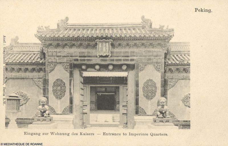 Peking,  Eingang zur Wohnung des Kaisers- Entrance to Imperiore quarters.
