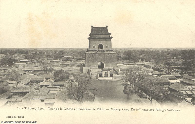 Tchoung-Leou.Tour de la Cloche et Panorama de Pékin.   Tchoung Leou, The bell tower and Peking's bird's view .