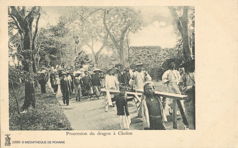 Procession du dragon à Cholon.