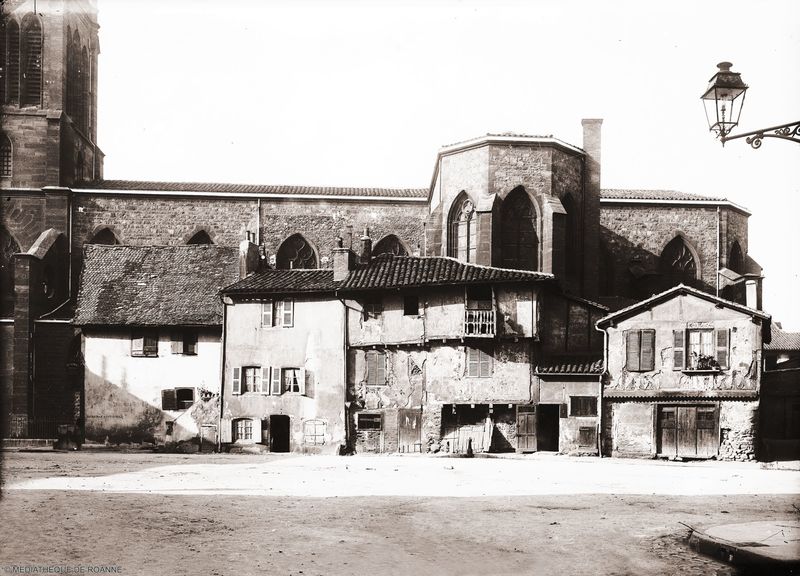 Roanne - Maisons anciennes sur le côté de l'église St-Etienne