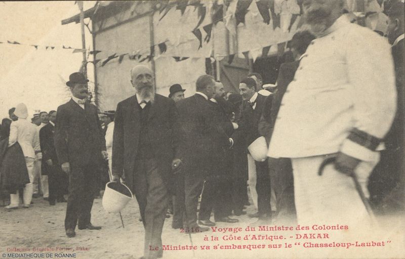 Voyage du Ministre des Colonies à la Côte d'Afrique. DAKAR - Le Ministre va s'embarquer sur  le « Chasseloup-Laubat ».