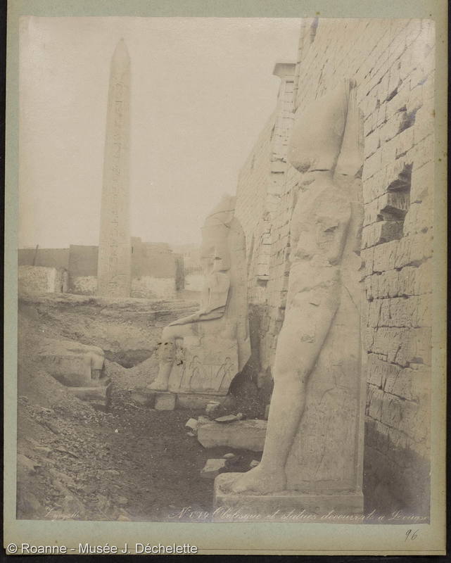 Obelisque et statues découvertes à Louqsor