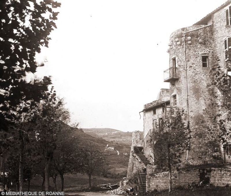 Saint Haon Le Châtel  - Ancienne tour de fortification