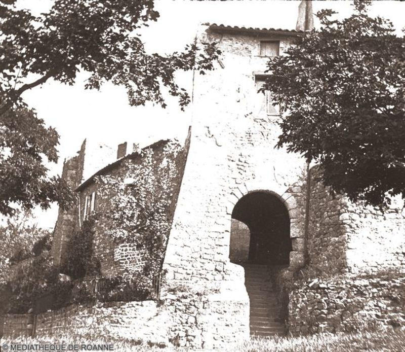 Saint Haon Le Châtel  - Porte d'enceinte