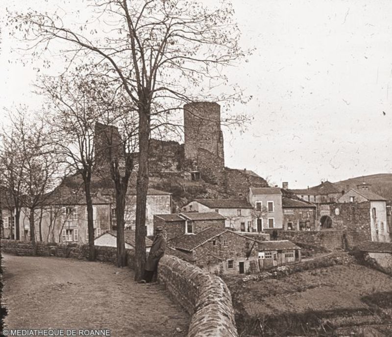 Saint Maurice sur Loire - Ruine du château et village
