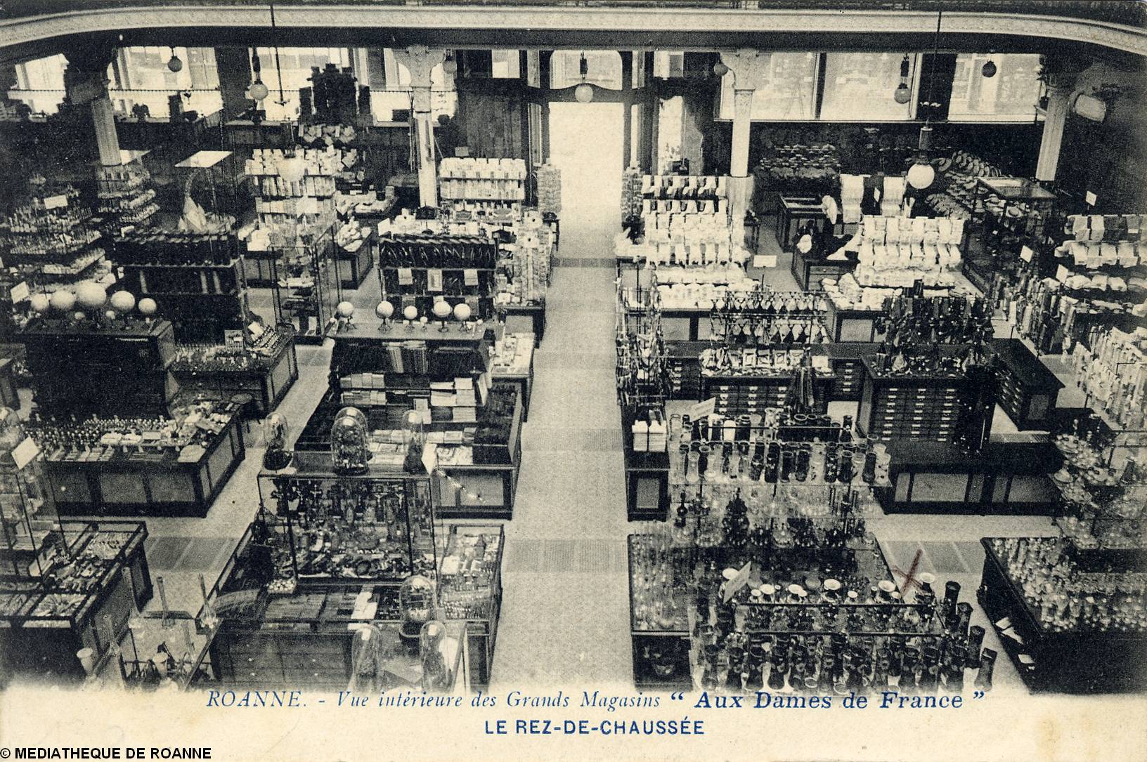 Aux Dames de France, vue du rez-de-chaussée